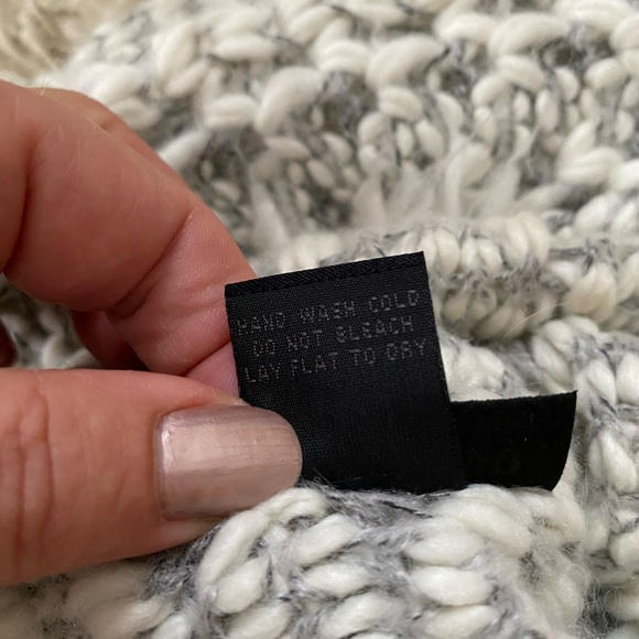 Steve Madden hat and scarf woman’s set - Picture 4 of 12